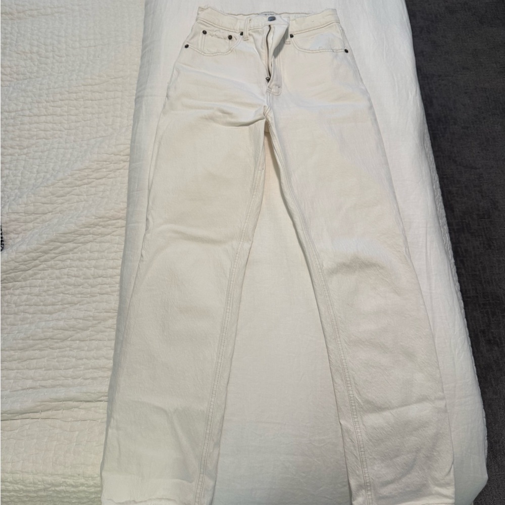 Abercrombie & Fitch
Women’s The 90s Straight Ultra High Rise